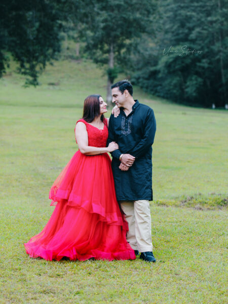 “Romantic Couple Photoshoot in Munnar’s Tea Gardens | Capture Your Love